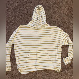 LIKE NEW American Eagle light plush tee/hoodie. Gold white stripes. Size L